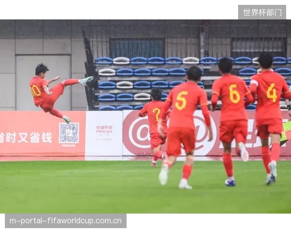 塞巴斯蒂安·米涅的4-2-4高压阵型初见成效，海地队利用前场围抢完全压制新西兰出球。
